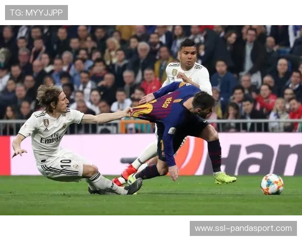 皇马主场对阵塞维利亚,拉杜门神对决库尔图瓦成看点